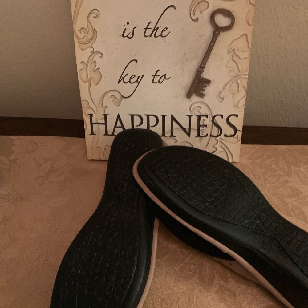 Shoes - Picture 2 of 3